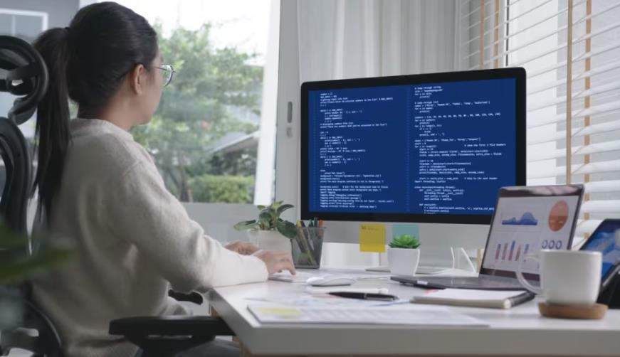 乐亭县软件开发公司实战建议：网站赋能，为何必须接入支持机器人？